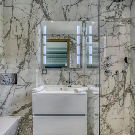 Luxurious Facing The Baie Des Canebiers